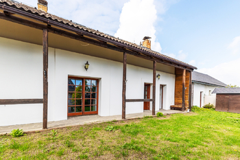 Pohled na dům ze zahrady - Prodej domu 180 m², Doubek