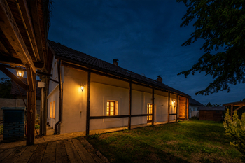 Pohled na dům ze zahrady - Prodej domu 180 m², Doubek