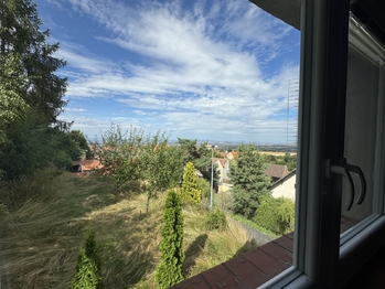 Výhled z okna podkroví - Prodej domu 107 m², Hřivice