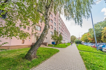 budova - Pronájem bytu 2+1 v osobním vlastnictví 49 m², Kladno