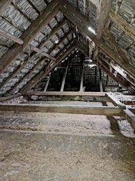 Průhled na půdu. - Prodej domu 455 m², Zálší