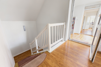 Schodiště do patra - Prodej domu 260 m², Horoměřice