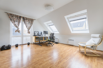 1. pokoj v patře - Prodej domu 260 m², Horoměřice