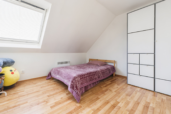 3. pokoj v patře - Prodej domu 260 m², Horoměřice