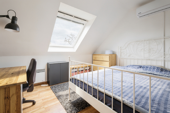 4. pokoj v patře - Prodej domu 260 m², Horoměřice