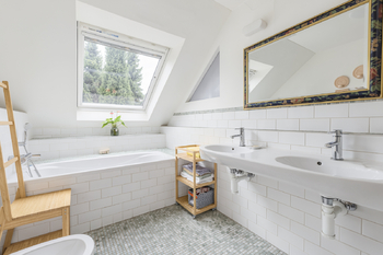 1. koupelna v patře - Prodej domu 260 m², Horoměřice