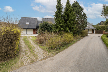 Příjezdová cesta - Prodej domu 260 m², Horoměřice