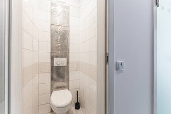 WC - Pronájem bytu 2+1 v osobním vlastnictví 53 m², Praha 9 - Hloubětín