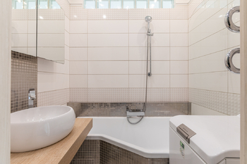 Koupelna - Pronájem bytu 2+1 v osobním vlastnictví 53 m², Praha 9 - Hloubětín