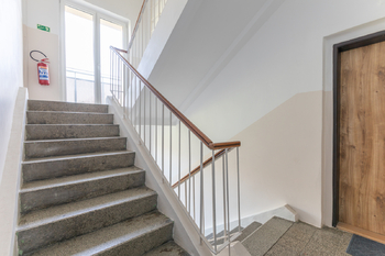 Chodba domu - Pronájem bytu 2+1 v osobním vlastnictví 53 m², Praha 9 - Hloubětín