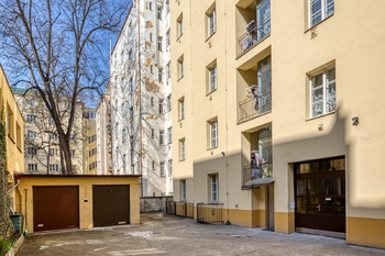 Vnitroblok - Prodej bytu 2+kk v osobním vlastnictví 44 m², Praha 3 - Žižkov