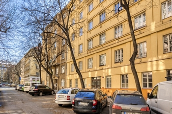Pohled na dům - Prodej bytu 2+kk v osobním vlastnictví 44 m², Praha 3 - Žižkov