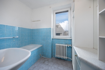 Koupelna - Prodej bytu 3+1 v osobním vlastnictví 67 m², Kostelec nad Černými lesy