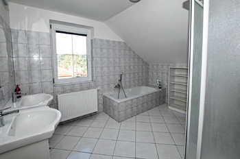 Pronájem domu 153 m², Chrást