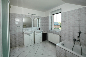 Pronájem domu 153 m², Chrást