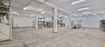 Interiér haly - Pronájem skladovacích prostor 363 m², Chlumec nad Cidlinou