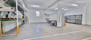 Interiér haly - Pronájem skladovacích prostor 363 m², Chlumec nad Cidlinou