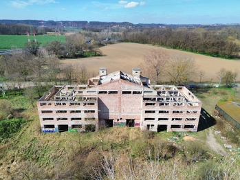 Prodej pozemku 42524 m², Všestudy