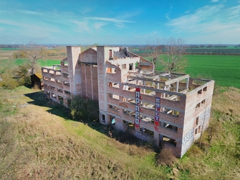 Prodej pozemku 42524 m², Všestudy