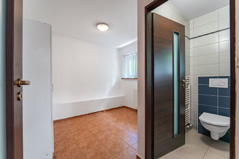 Pokoj pro hosty s koupelnou a WC - Prodej domu 176 m², Radostice