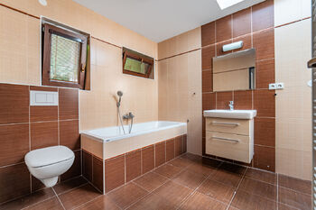 Koupelna - Prodej domu 176 m², Radostice