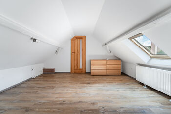 Pokoj v patře - Prodej domu 176 m², Radostice