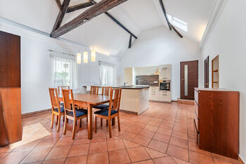 Kuchyně +jídelní kout + obývací pokoj - Prodej domu 176 m², Radostice
