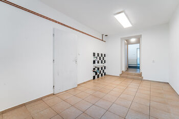 Komerční část - Prodej domu 176 m², Radostice