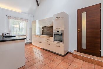 Kuchyně +jídelní kout + obývací pokoj - Prodej domu 176 m², Radostice