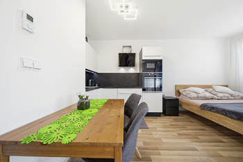 Prodej bytu 1+kk v osobním vlastnictví 32 m², Praha 10 - Uhříněves