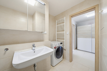 Prodej bytu 1+kk v osobním vlastnictví 32 m², Praha 10 - Uhříněves