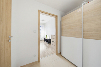 Prodej bytu 1+kk v osobním vlastnictví 32 m², Praha 10 - Uhříněves