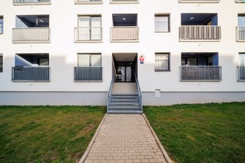 Prodej bytu 1+kk v osobním vlastnictví 32 m², Praha 10 - Uhříněves