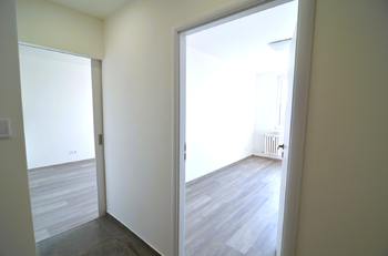 předsíň vstup do neprůchozích pokojů - Pronájem bytu 2+kk v osobním vlastnictví 46 m², Praha 5 - Stodůlky
