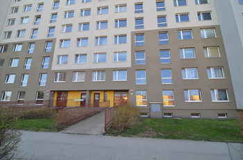 pohled na dům - Pronájem bytu 2+kk v osobním vlastnictví 46 m², Praha 5 - Stodůlky