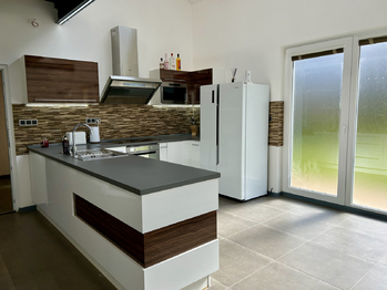 Pronájem domu 200 m², Pětihosty