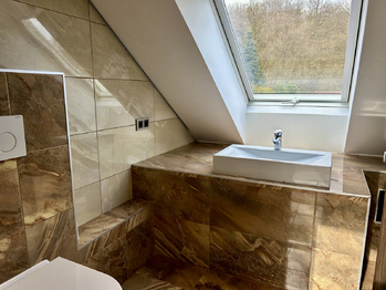 Koupelna v patře  - Pronájem domu 200 m², Pětihosty