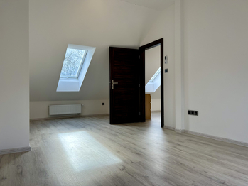 Pronájem domu 200 m², Pětihosty