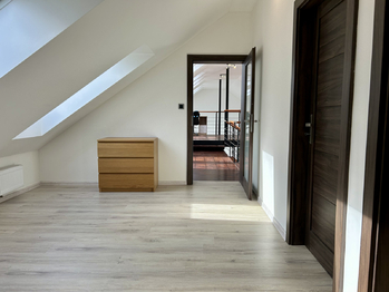 Pronájem domu 200 m², Pětihosty