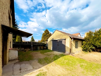 Garáž s montážní jámou - místo pro kutily  - Prodej domu 245 m², Čistá