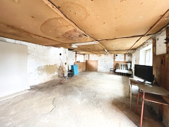 Celkový stav na rekonstrukci  - Prodej domu 245 m², Čistá