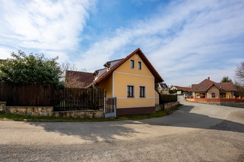 Pohled z ulice - Prodej domu 121 m², Petroupim