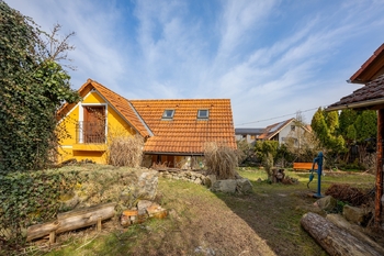 Pohled od ohniště - Prodej domu 121 m², Petroupim