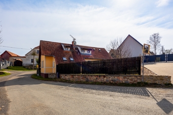 Pohled z ulice 2 - Prodej domu 121 m², Petroupim