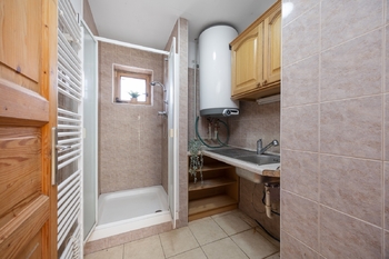 Koupelna přízemí - Prodej domu 121 m², Petroupim