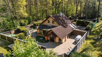 Nádherná chata uprostřed lesa v prodeji - Prodej chaty / chalupy 138 m², Hradištko 