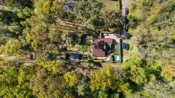 Dronový záběr na pozemek a chatu - Prodej chaty / chalupy 138 m², Hradištko