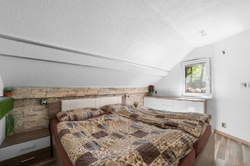 Příjemně zařízená a klidná ložnice - Prodej chaty / chalupy 138 m², Hradištko