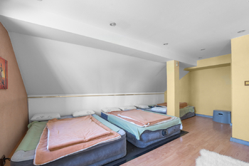 Ložnice ve druhém patře chaty - Prodej chaty / chalupy 138 m², Hradištko