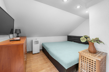 Příjemně zařízená ložnice pro chvíle pohody a klidu - Prodej chaty / chalupy 138 m², Hradištko